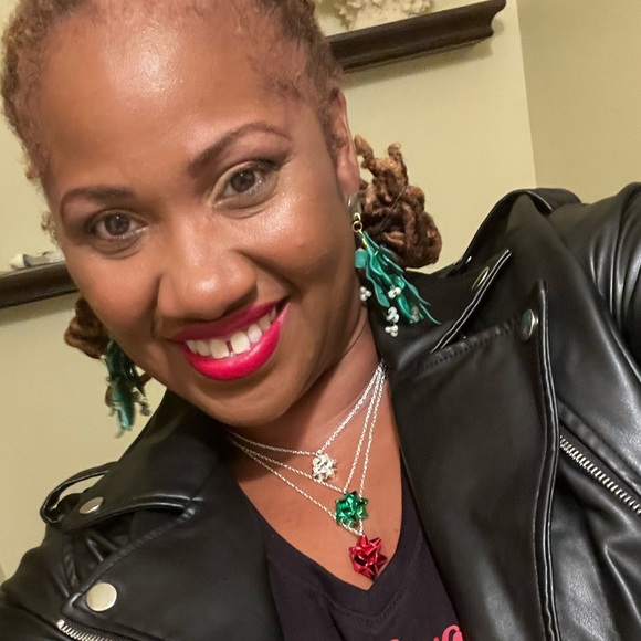 Meet your Posher, Stephanie - Picture 4 of 6